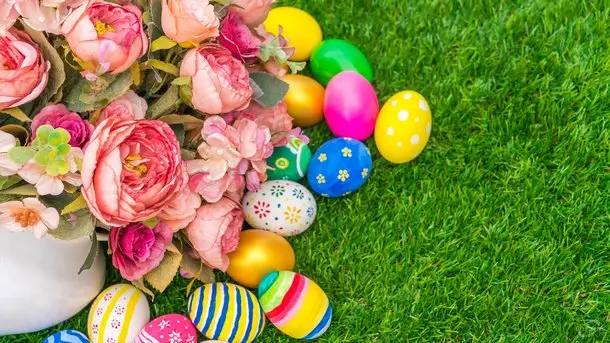 Húsvéti dekoráció virágcsokorral